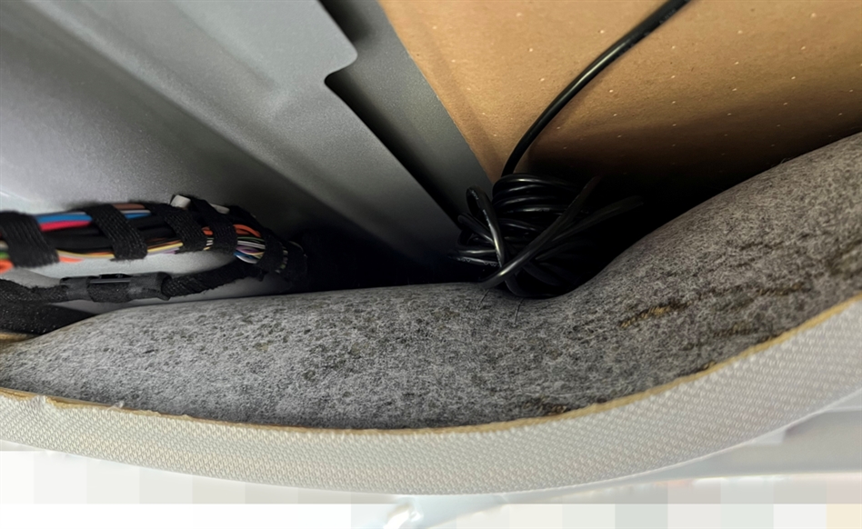 �A�E�f�BA4�A�o���g ���A�h���C�u���R�[�_�[���t�����@