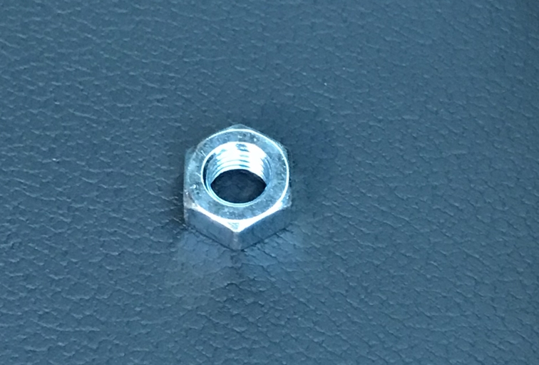 �A�E�f�BA4�A�o���g �ӊO�ȃA�[�X(GND)�̎����I