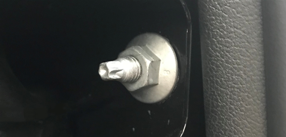 �A�E�f�BA4�A�o���g �ӊO�ȃA�[�X(GND)�̎����I