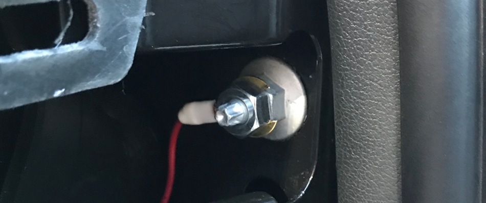 �A�E�f�BA4�A�o���g �ӊO�ȃA�[�X(GND)�̎����I